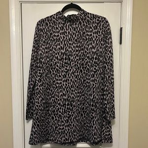 Tyler Boe Lavender/Black Leopard Print Tunic w/Faux Leather Sleeve Patches Sz L